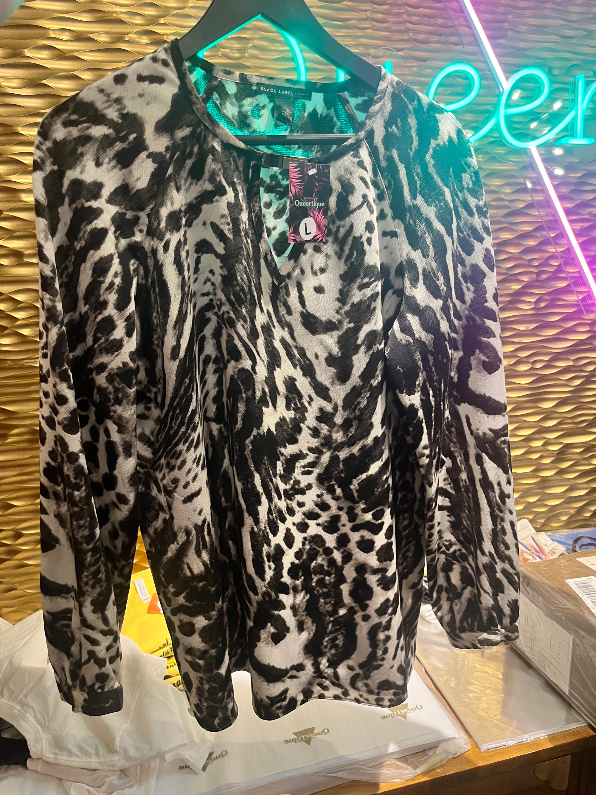 Long sleve black/white shirt